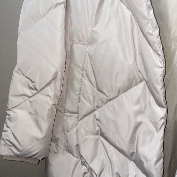 Long puffer jacket 🧥 - Picture 7 of 9